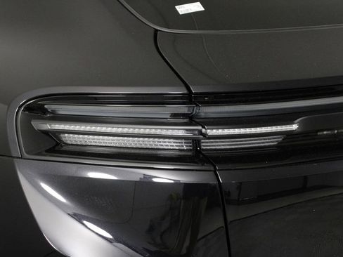 Certified 2025 Porsche Macan Electric image 21