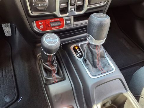 Used 2020 Jeep Wrangler Unlimited Rubicon AWD/4WD image 11