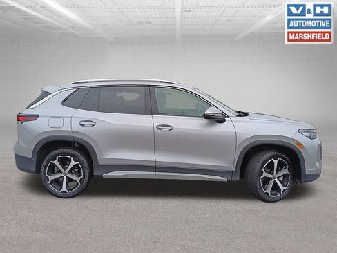 Used 2026 Volkswagen Tiguan SE AWD/4WD image 2