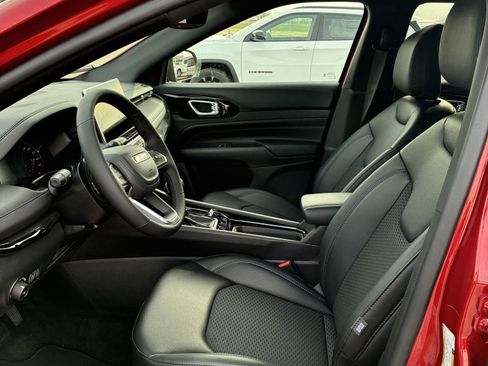 New 2026 Jeep Compass Latitude image 2