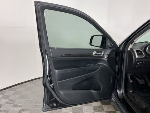 Used 2013 Jeep Grand Cherokee Laredo AWD/4WD image 12