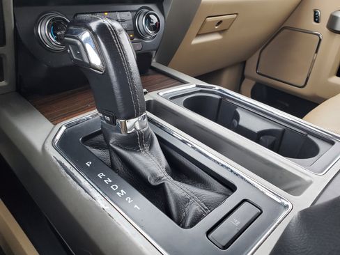 Used 2016 Ford F150 Lariat w/ Equipment Group 502A Luxury image 44