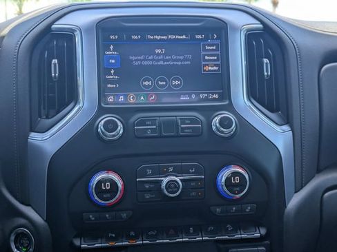 Used 2019 GMC Sierra 1500 SLT w/ SLT Premium Package AWD/4WD image 17