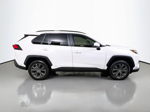 Used 2023 Toyota RAV4 XLE Premium image 3