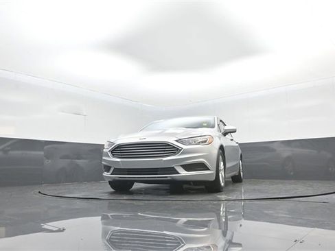 Used 2018 Ford Fusion SE w/ Fusion SE Technology Package image 28