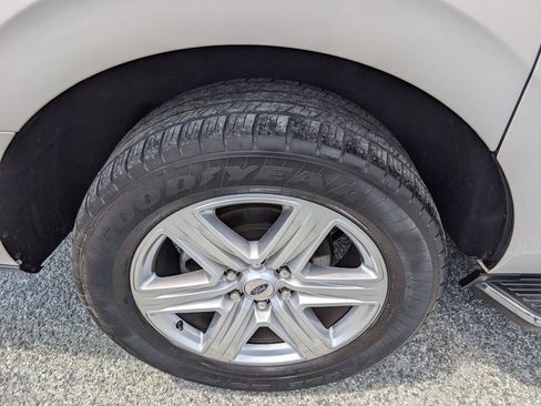 Used 2019 Ford Expedition Max XLT w/ Equipment Group 202A RWD image 6