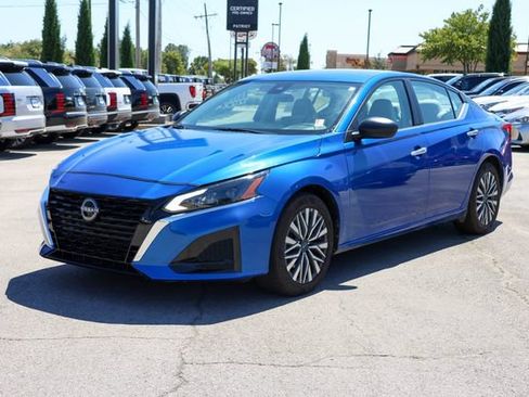 Used 2025 Nissan Altima 2.5 SV FWD image 6