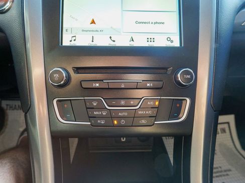 Used 2018 Ford Fusion SE w/ Fusion SE Technology Package FWD image 23