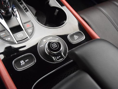 Used 2020 Bentley Bentayga Design Series AWD/4WD image 33