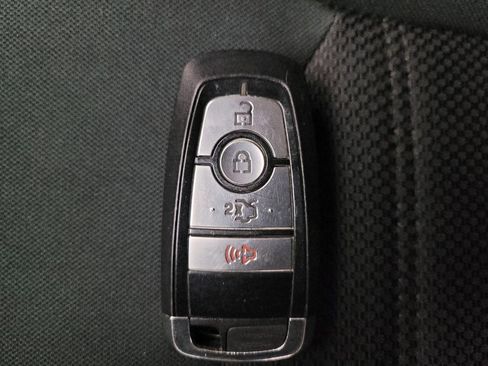 Used 2019 Ford Fusion SE image 32