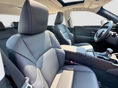 Used 2025 Lexus ES 350 w/ Premium Package FWD image 28