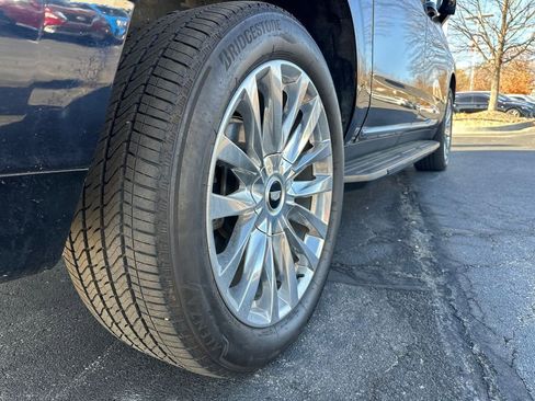 Used 2023 Cadillac Escalade ESV Premium Luxury image 6