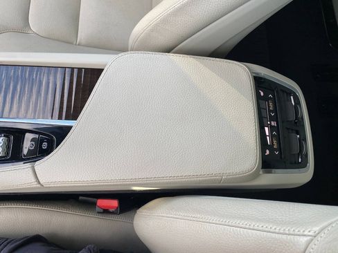 Used 2017 Volvo XC90 T6 Momentum w/ Vision Package AWD/4WD image 19