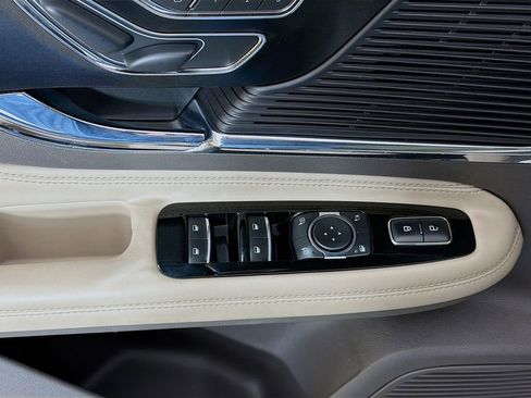 Used 2022 Lincoln Corsair AWD w/ Premium Package image 31