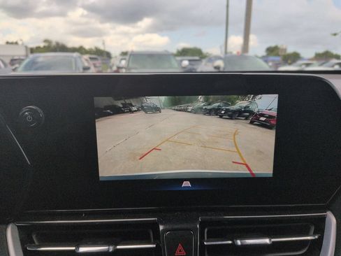 Used 2025 Chevrolet TrailBlazer LT AWD/4WD image 17