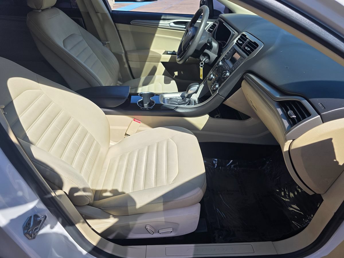 Used 2015 Ford Fusion SE FWD image 17