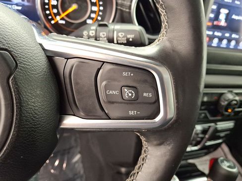 Used 2018 Jeep Wrangler Unlimited Sahara w/ Cold Weather Group AWD/4WD image 21