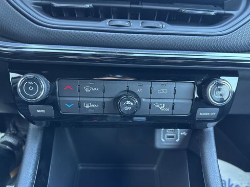 New 2026 Jeep Compass Latitude image 67