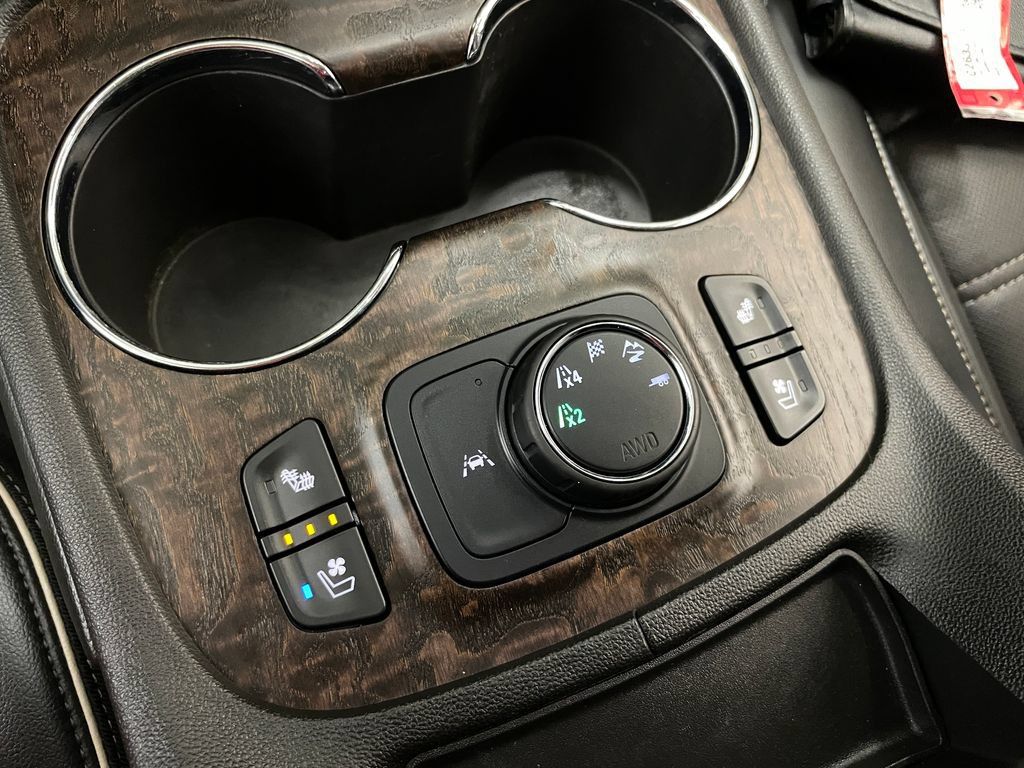 Certified 2022 GMC Acadia Denali w/ Denali Ultimate Package AWD/4WD image 12