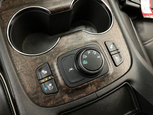Certified 2022 GMC Acadia Denali w/ Denali Ultimate Package AWD/4WD image 12