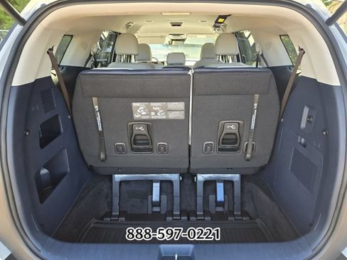 Used 2026 Kia Carnival EX FWD image 16