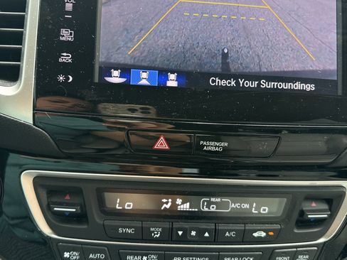 Used 2018 Honda Pilot Touring image 2