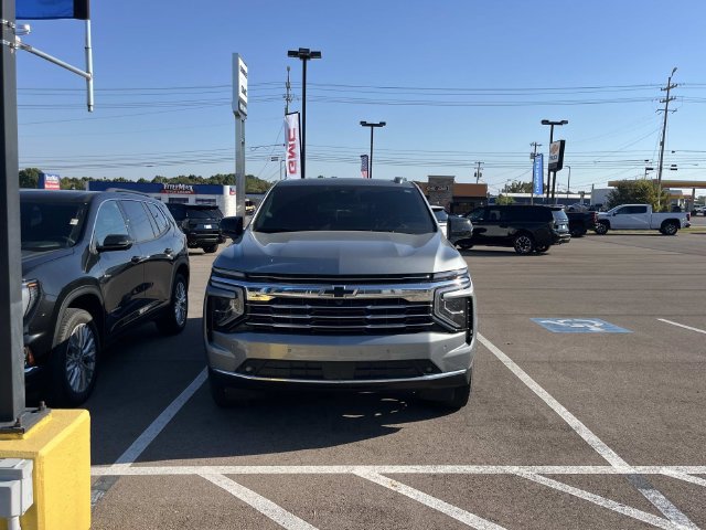 Certified 2025 Chevrolet Suburban LT w/ Comfort Package AWD/4WD image 6