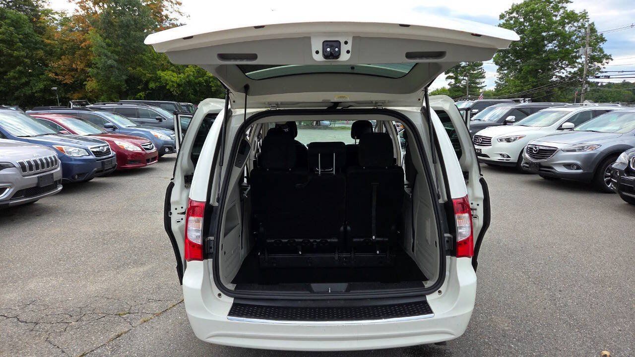Used 2011 Chrysler Town & Country Touring FWD image 42