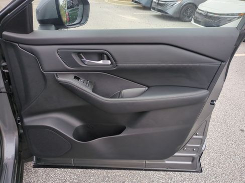Certified 2025 Nissan Rogue SL w/ SL Premium Package FWD image 40