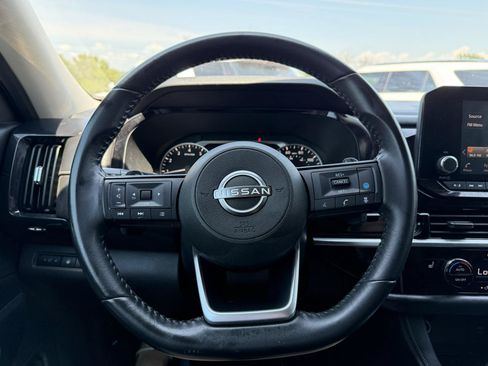 Used 2022 Nissan Pathfinder SV AWD/4WD image 23