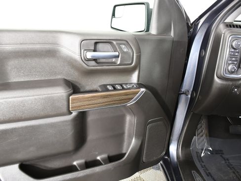 Used 2022 Chevrolet Silverado 1500 LT AWD/4WD image 39