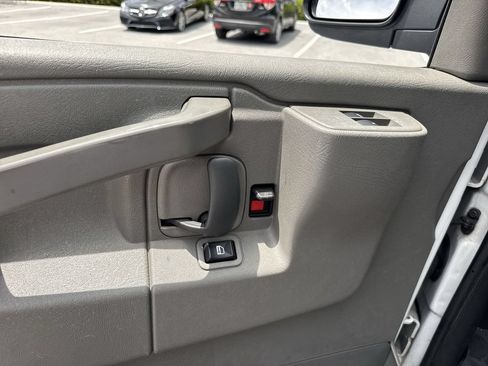 Used 2021 Chevrolet Express 2500 RWD image 39