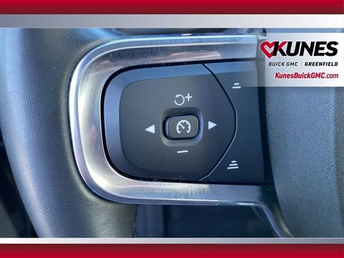 Used 2024 Volvo XC40 B5 Core image 13