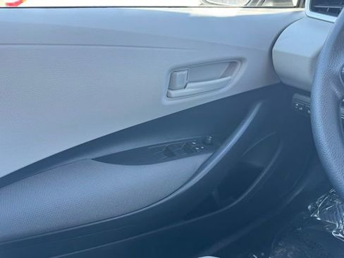 Certified 2025 Toyota Corolla LE image 28