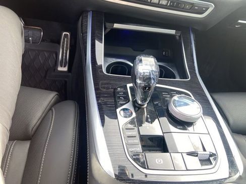 Used 2022 BMW X7 M50i w/ Dynamic Handling Package image 10