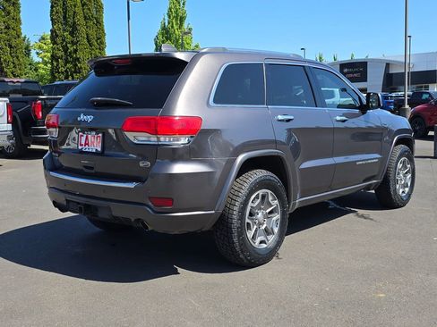Used 2014 Jeep Grand Cherokee Overland w/ Advanced Technology Group AWD/4WD image 42