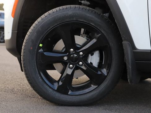 New 2025 Jeep Grand Cherokee Limited image 2