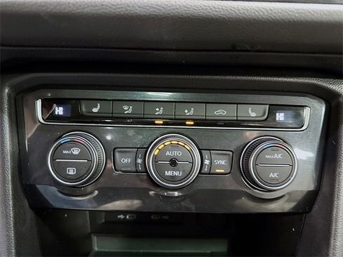 Used 2021 Volkswagen Tiguan SE w/ Panoramic Sunroof Package image 22