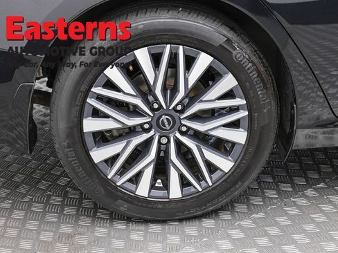 Used 2024 Nissan Altima 2.5 SV w/ SV Premium Package FWD image 30