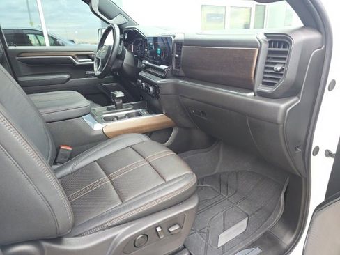 Used 2024 Chevrolet Silverado 1500 High Country image 4