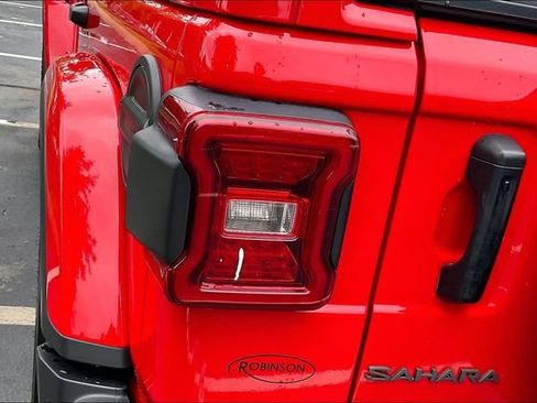 Used 2025 Jeep Wrangler Unlimited Sahara AWD/4WD image 30
