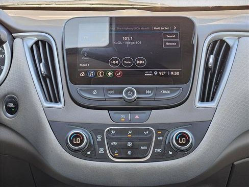Used 2025 Chevrolet Malibu LT FWD image 14