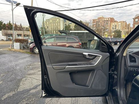 Used 2011 Volvo XC60 3.2 image 11