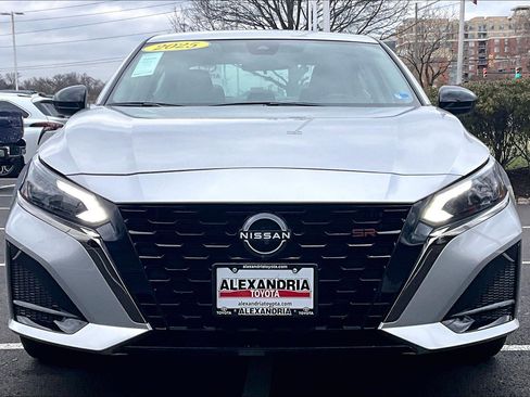 Used 2025 Nissan Altima 2.5 SR image 3
