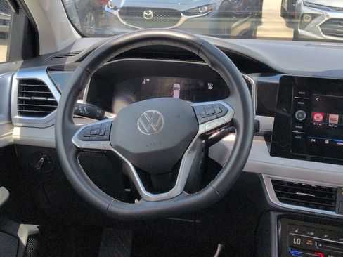 Used 2025 Volkswagen Taos SE FWD image 22