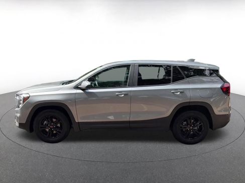 Used 2024 GMC Terrain SLE FWD image 9