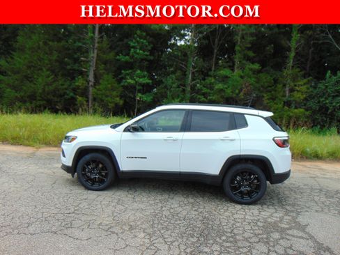 Certified 2025 Jeep Compass Latitude w/ Altitude Special Edition AWD/4WD image 2