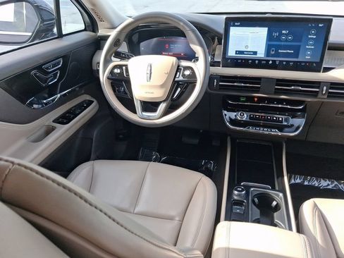 Used 2023 Lincoln Corsair FWD image 13