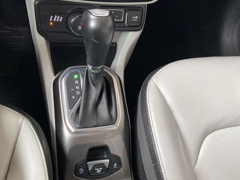 Used 2019 Jeep Renegade Limited w/ UConnect 8.4 Nav Group AWD/4WD image 30