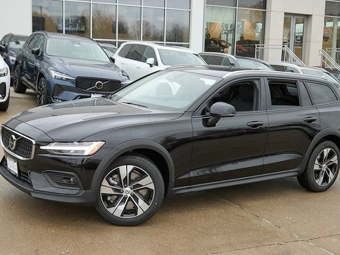 New 2026 Volvo V60 B5 Cross Country Plus w/ Climate Package image 3